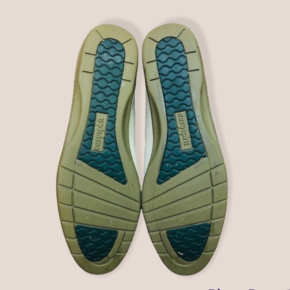 Motion Anti-gravity Oxford Comfort Shoes by Easy Spirit - Picture 9 of 10